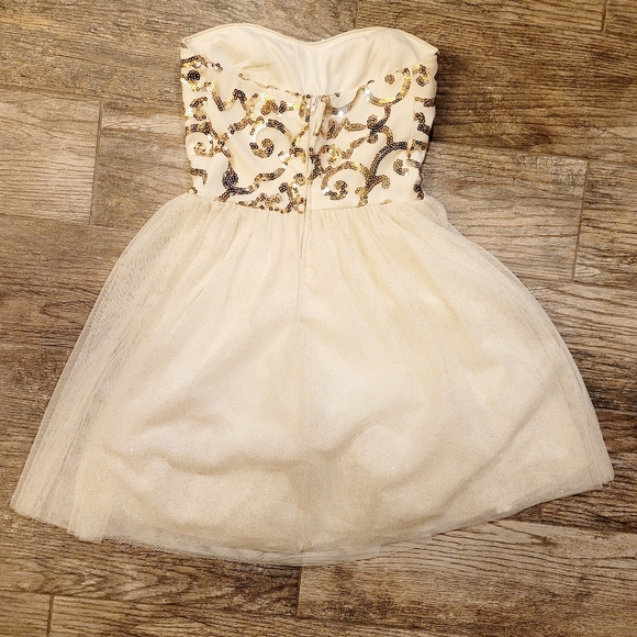 Dress / Gold Color - Picture 4 of 6